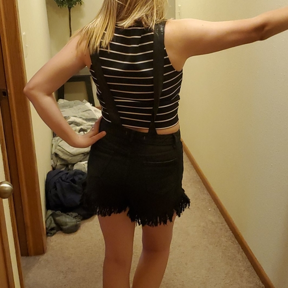 Shorts - Picture 3 of 3